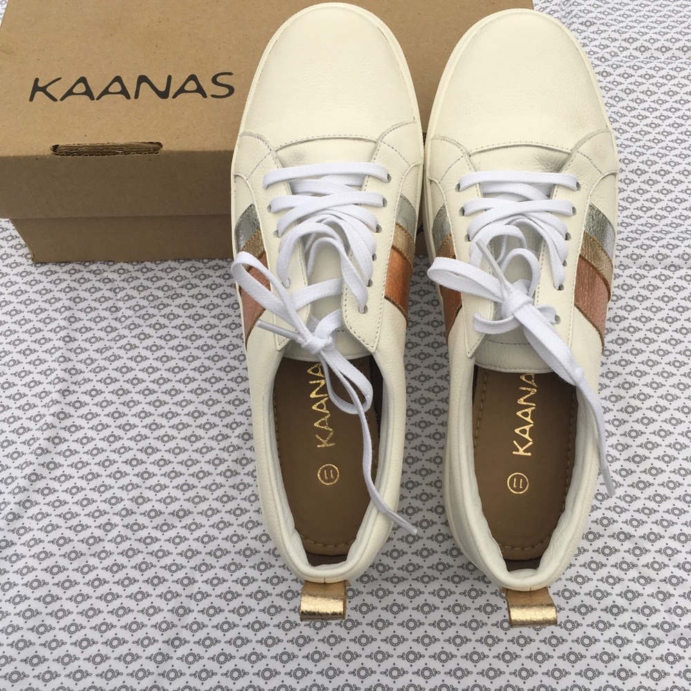 Leather Sneakers w/Metallic Accents - 11M